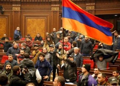 مجلس ارمنستان به دست معترضان افتاد