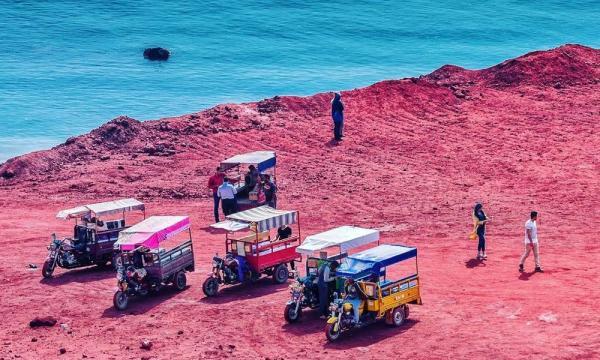 ساحل سرخ هرمز ، هرمزگان Red Beach