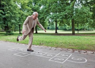 ایستادن روی یک پا؛ آزمایش ساده ای که راز طول عمر و سلامت را آشکار می نماید